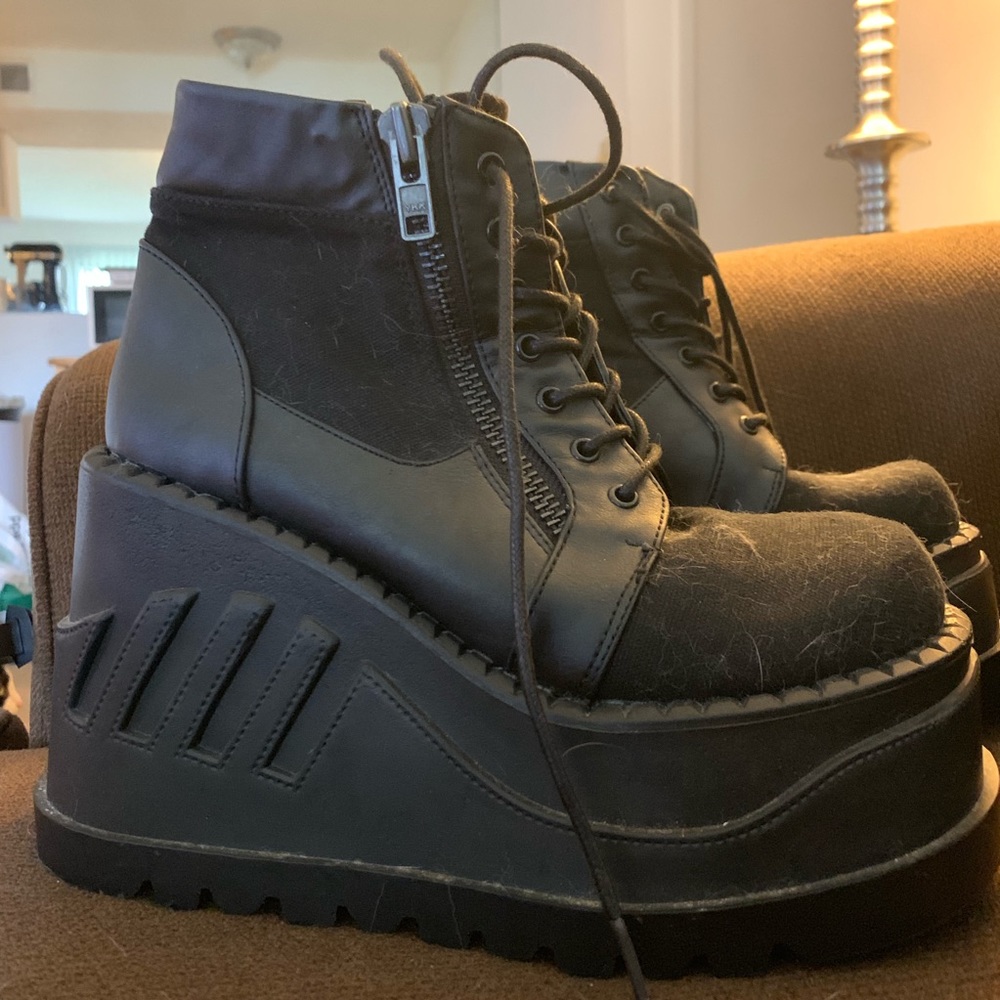 Demonia platform boots